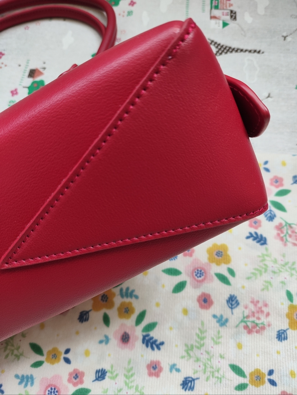 ALAÏA Red Baguette Shoulder Bag - Picture 2 of 7